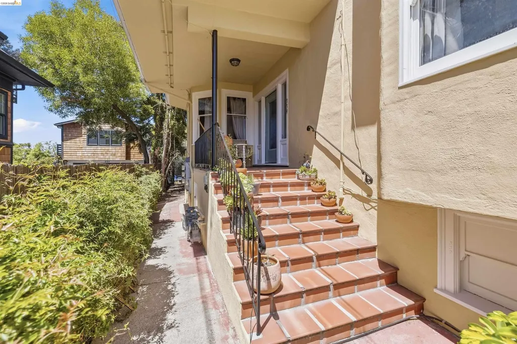 339 Hanover Avenue Oakland CA 94606