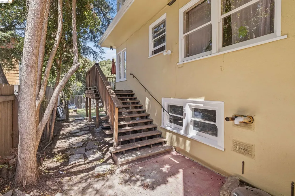 339 Hanover Avenue Oakland CA 94606