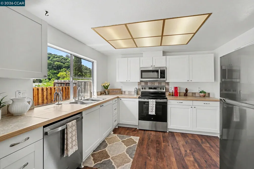 2498 La Reina Street Pinole CA 94564