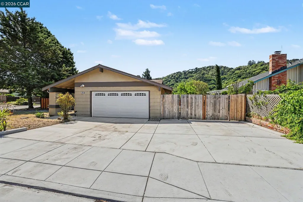 2498 La Reina Street Pinole CA 94564