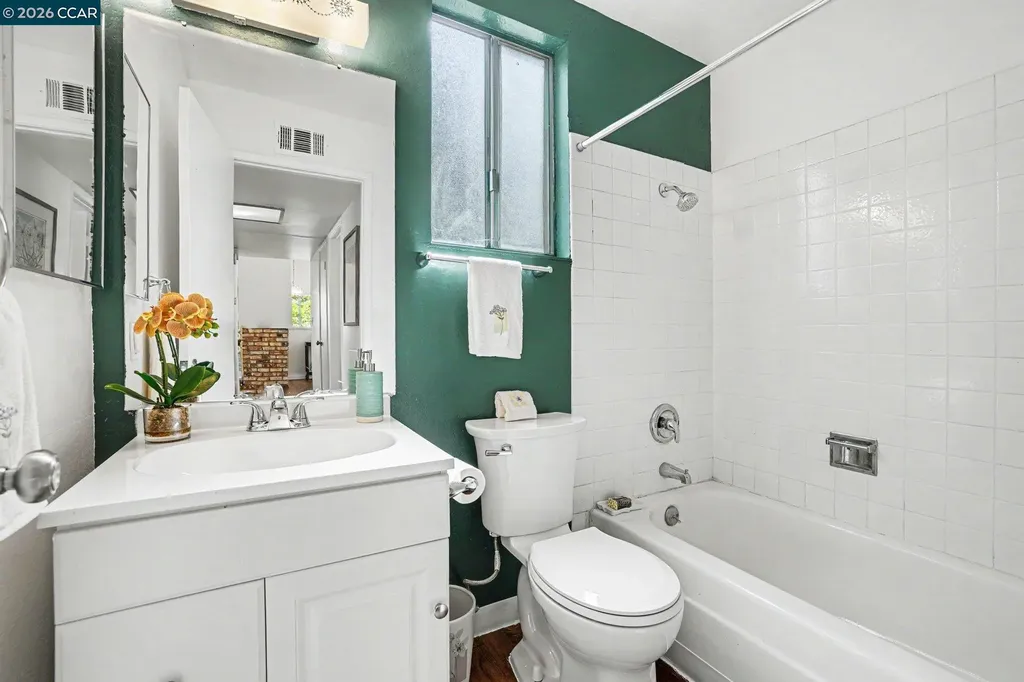 2498 La Reina Street Pinole CA 94564