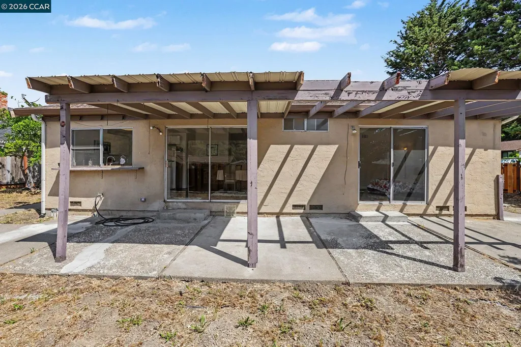 2498 La Reina Street Pinole CA 94564