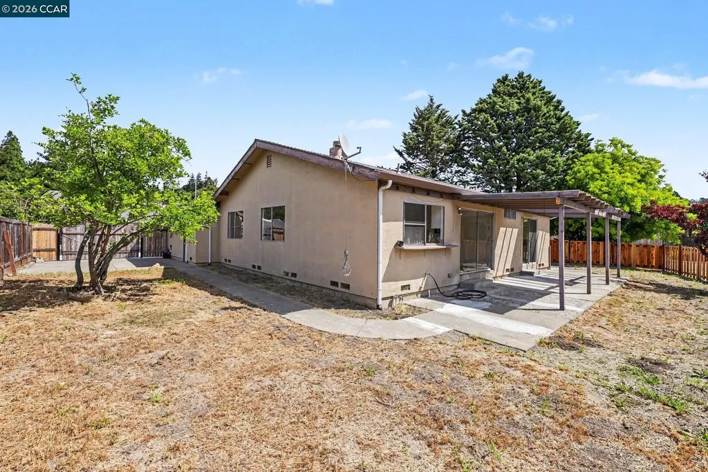 2498 La Reina Street Pinole CA 94564