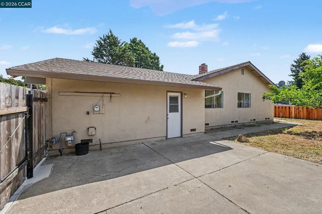 2498 La Reina Street Pinole CA 94564
