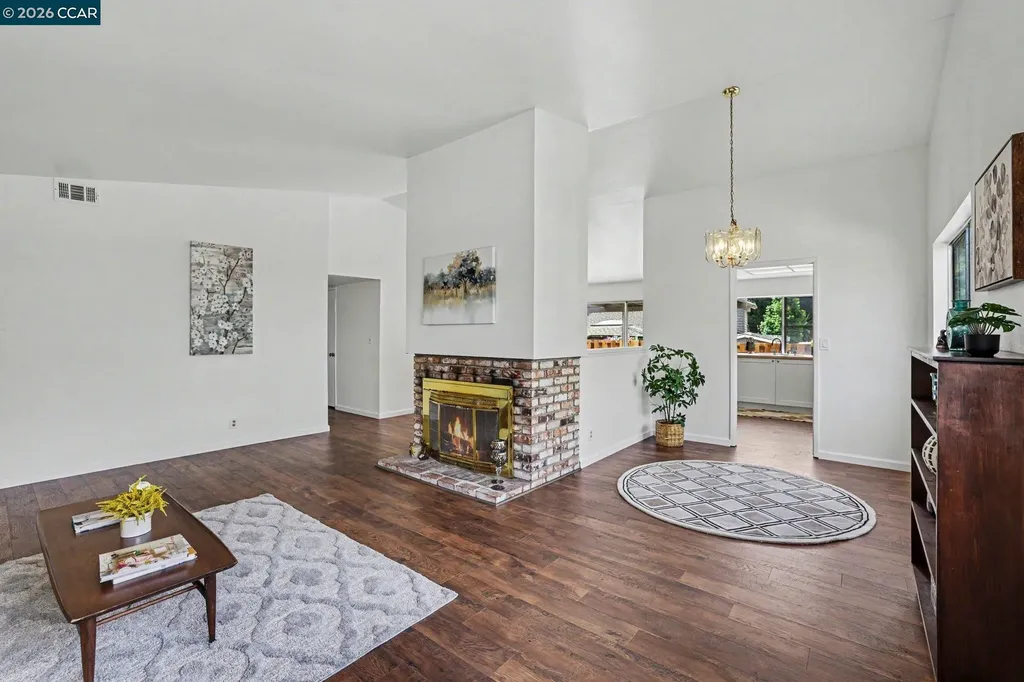 2498 La Reina Street Pinole CA 94564