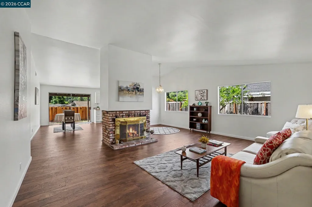 2498 La Reina Street Pinole CA 94564