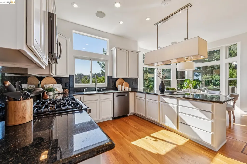 35 Bay Forest Court Oakland CA 94611