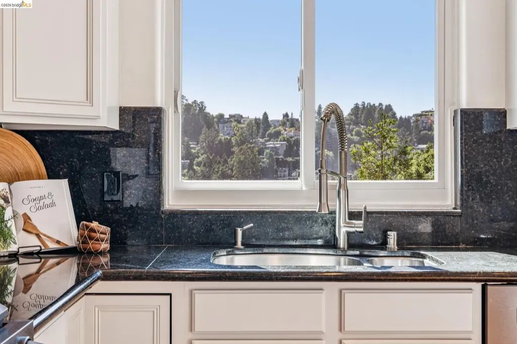 35 Bay Forest Court Oakland CA 94611