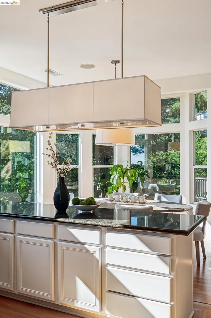 35 Bay Forest Court Oakland CA 94611