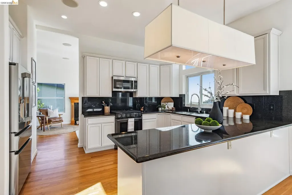 35 Bay Forest Court Oakland CA 94611