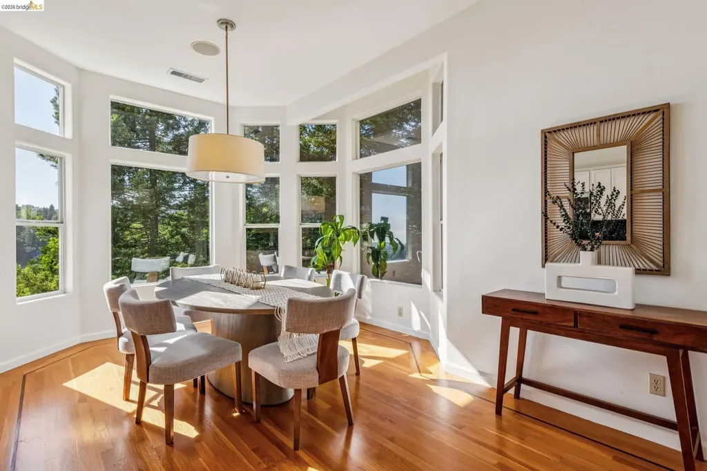 35 Bay Forest Court Oakland CA 94611