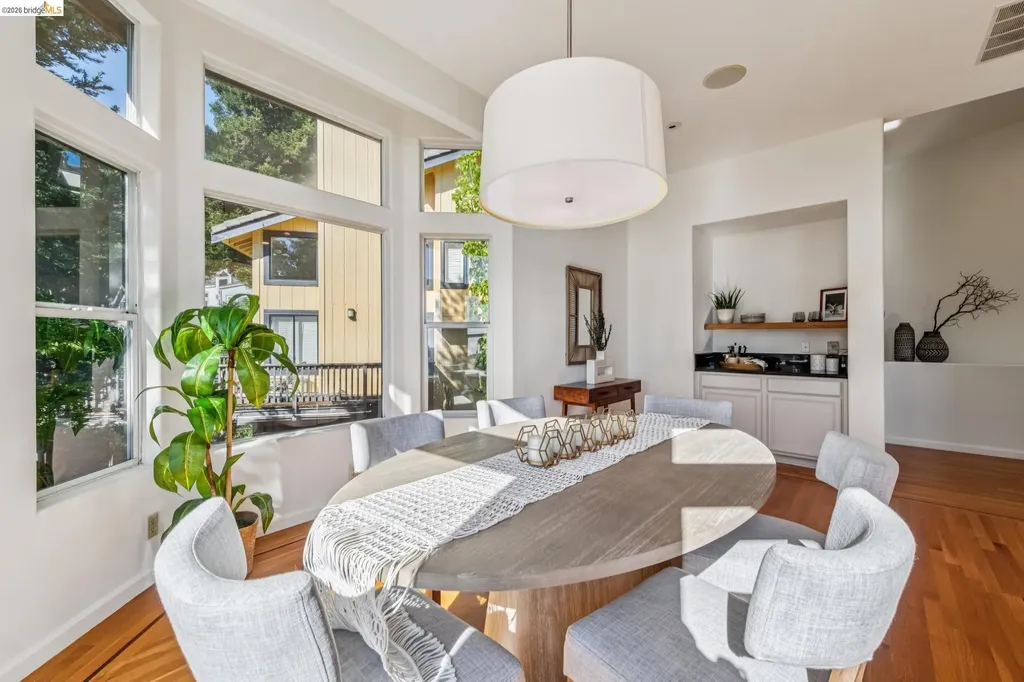 35 Bay Forest Court Oakland CA 94611