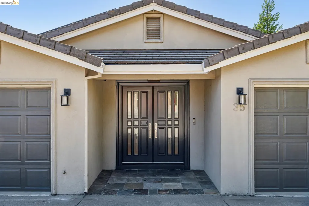 35 Bay Forest Court Oakland CA 94611
