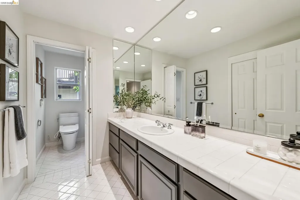 35 Bay Forest Court Oakland CA 94611