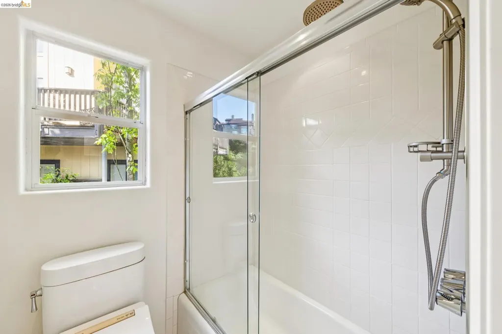 35 Bay Forest Court Oakland CA 94611