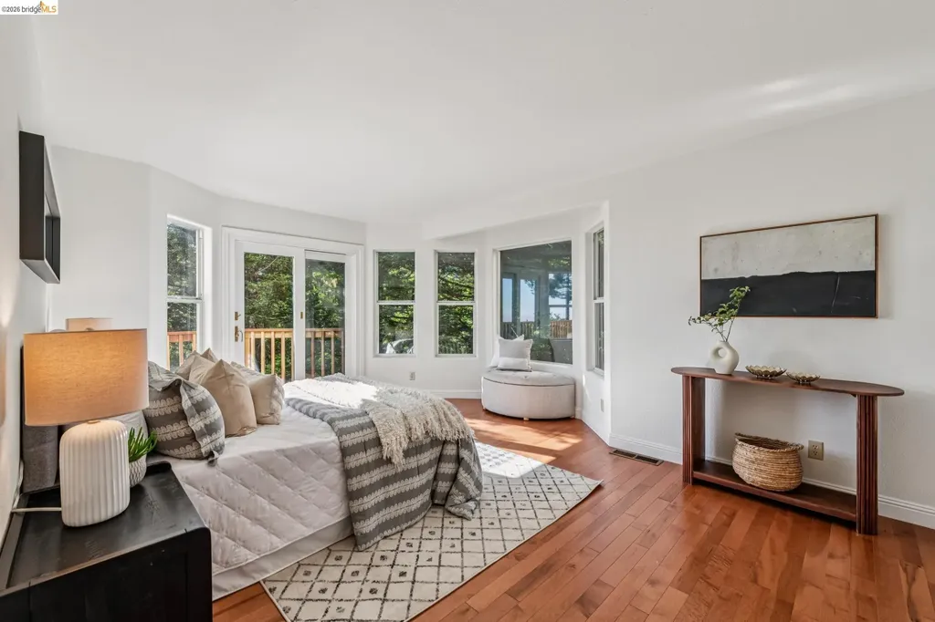 35 Bay Forest Court Oakland CA 94611