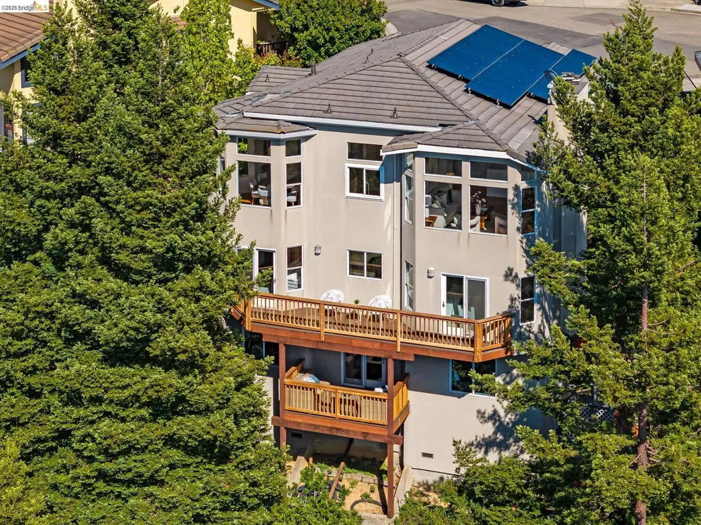 35 Bay Forest Court Oakland CA 94611