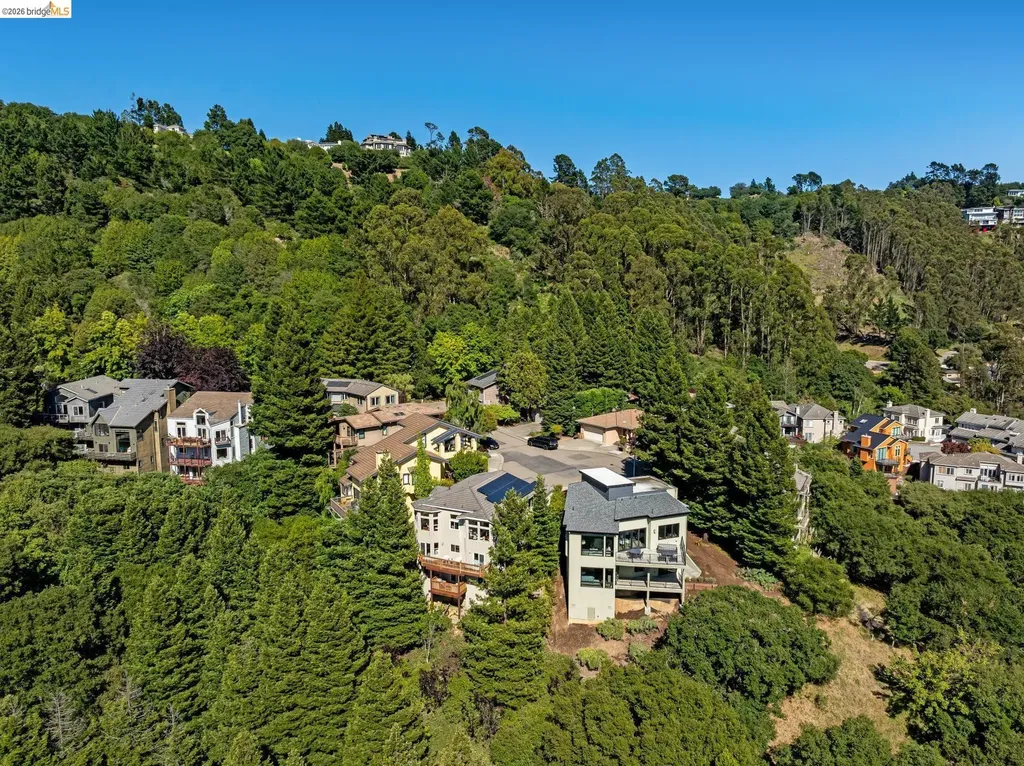 35 Bay Forest Court Oakland CA 94611