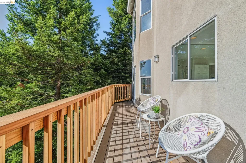 35 Bay Forest Court Oakland CA 94611