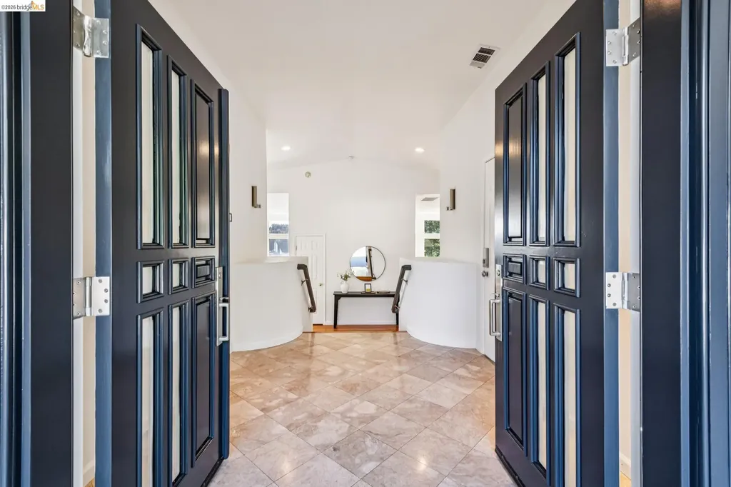 35 Bay Forest Court Oakland CA 94611