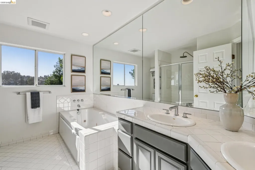 35 Bay Forest Court Oakland CA 94611