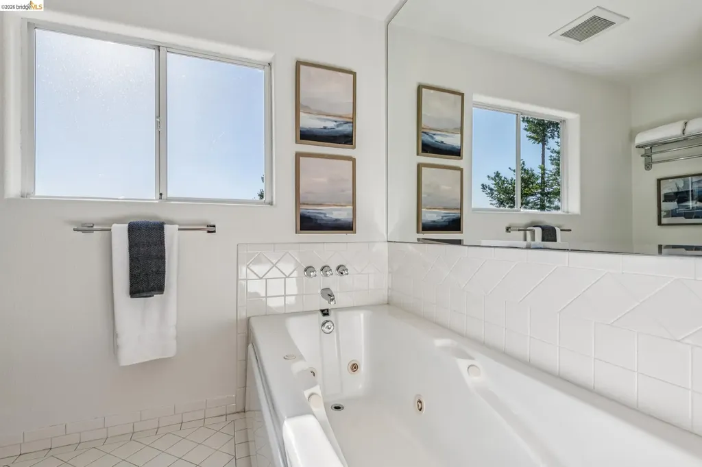 35 Bay Forest Court Oakland CA 94611