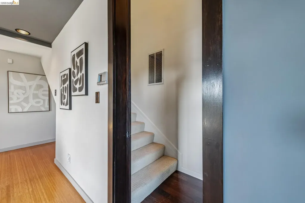 35 Bay Forest Court Oakland CA 94611
