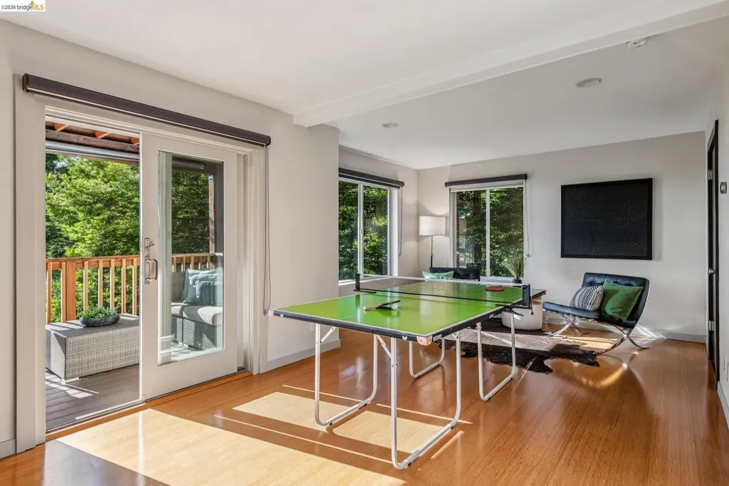 35 Bay Forest Court Oakland CA 94611