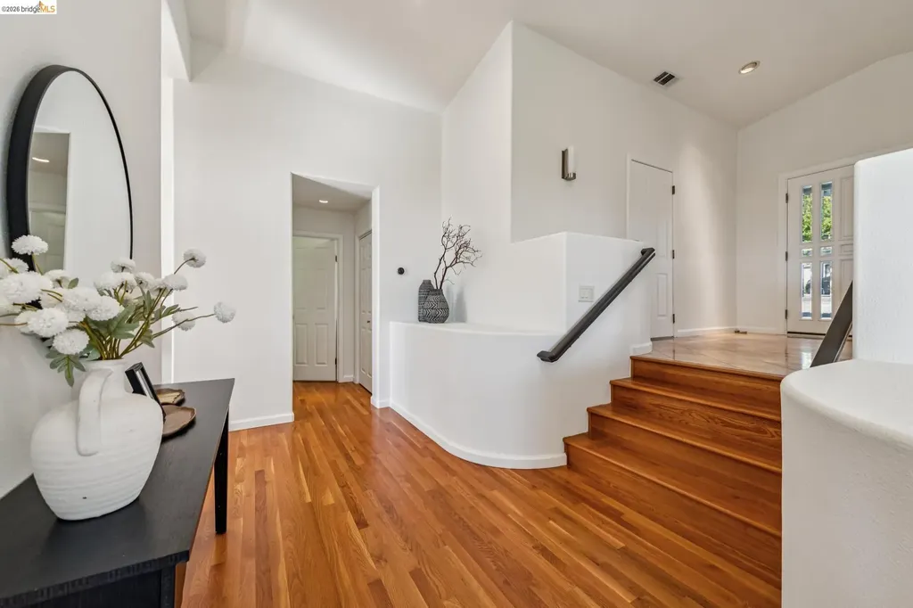 35 Bay Forest Court Oakland CA 94611