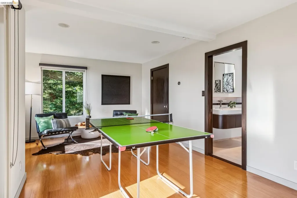 35 Bay Forest Court Oakland CA 94611
