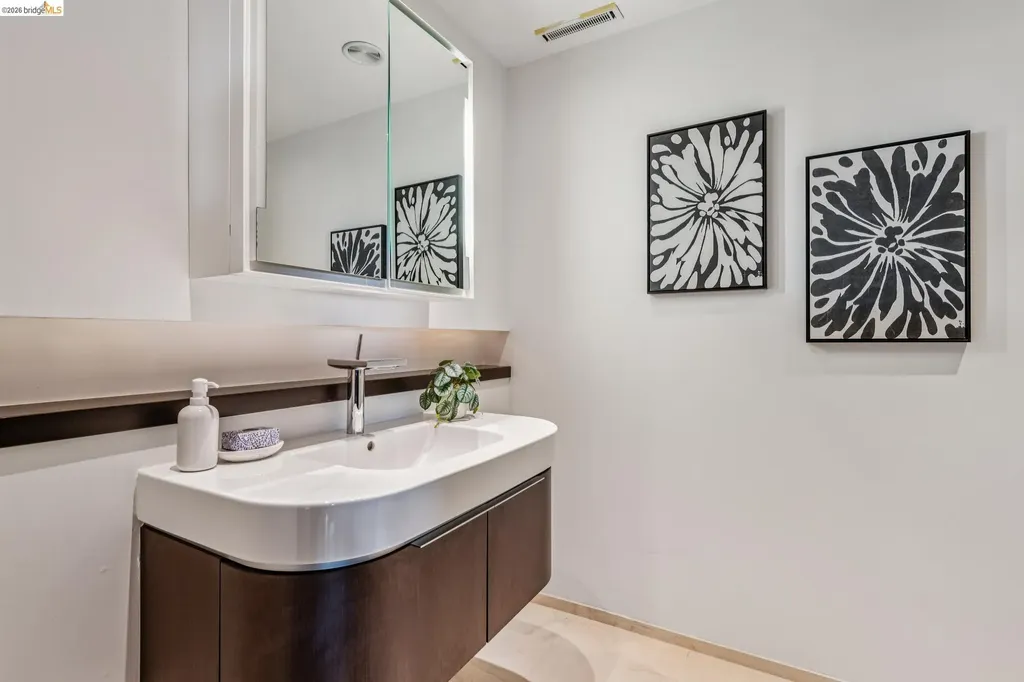 35 Bay Forest Court Oakland CA 94611