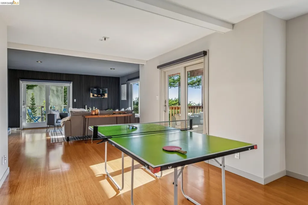 35 Bay Forest Court Oakland CA 94611