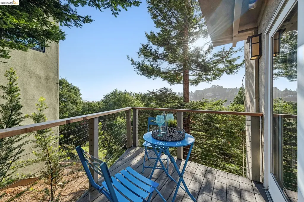 35 Bay Forest Court Oakland CA 94611