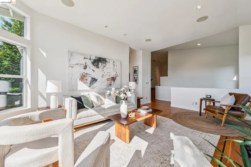 35 Bay Forest Court Oakland CA 94611