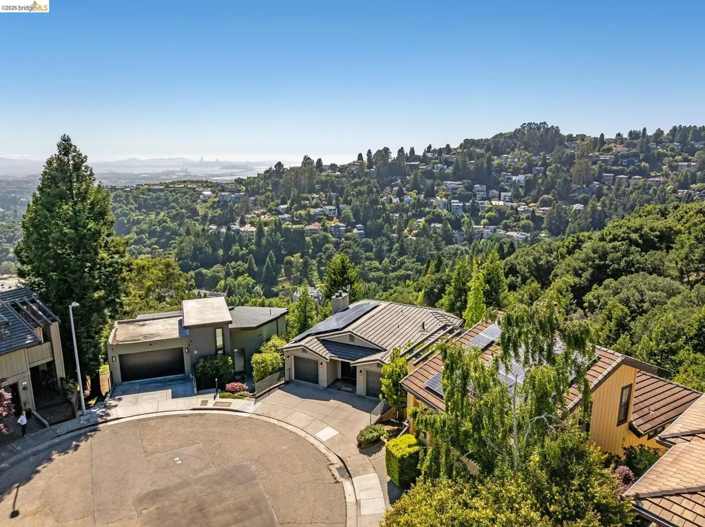 35 Bay Forest Court Oakland CA 94611