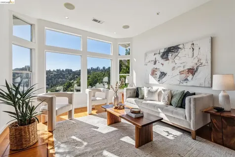 35 Bay Forest Court Oakland CA 94611
