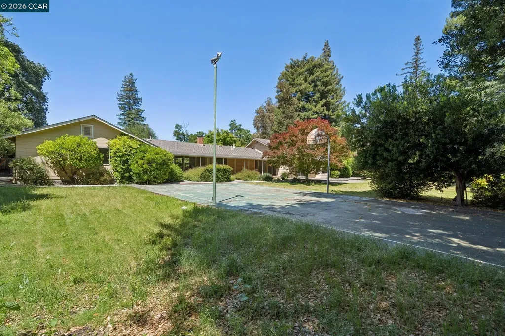 304 Willoughby Court Lafayette CA 94549