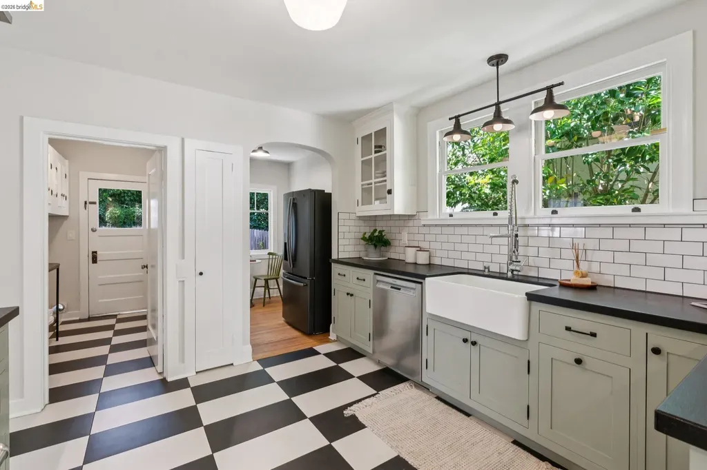 3101 Sheffield Avenue Oakland CA 94602