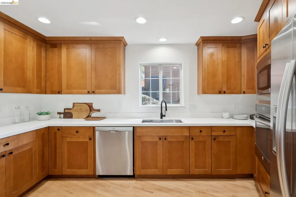 2170 Arrowhead Drive Oakland CA 94611