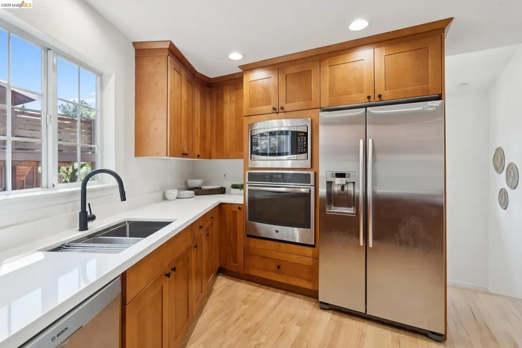 2170 Arrowhead Drive Oakland CA 94611