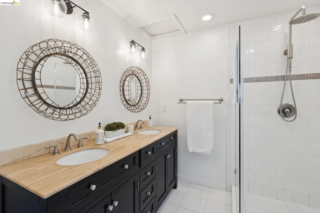 2170 Arrowhead Drive Oakland CA 94611
