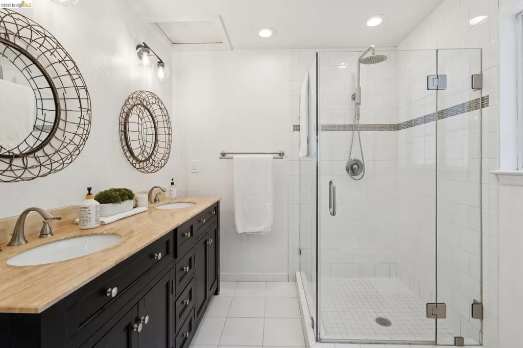 2170 Arrowhead Drive Oakland CA 94611