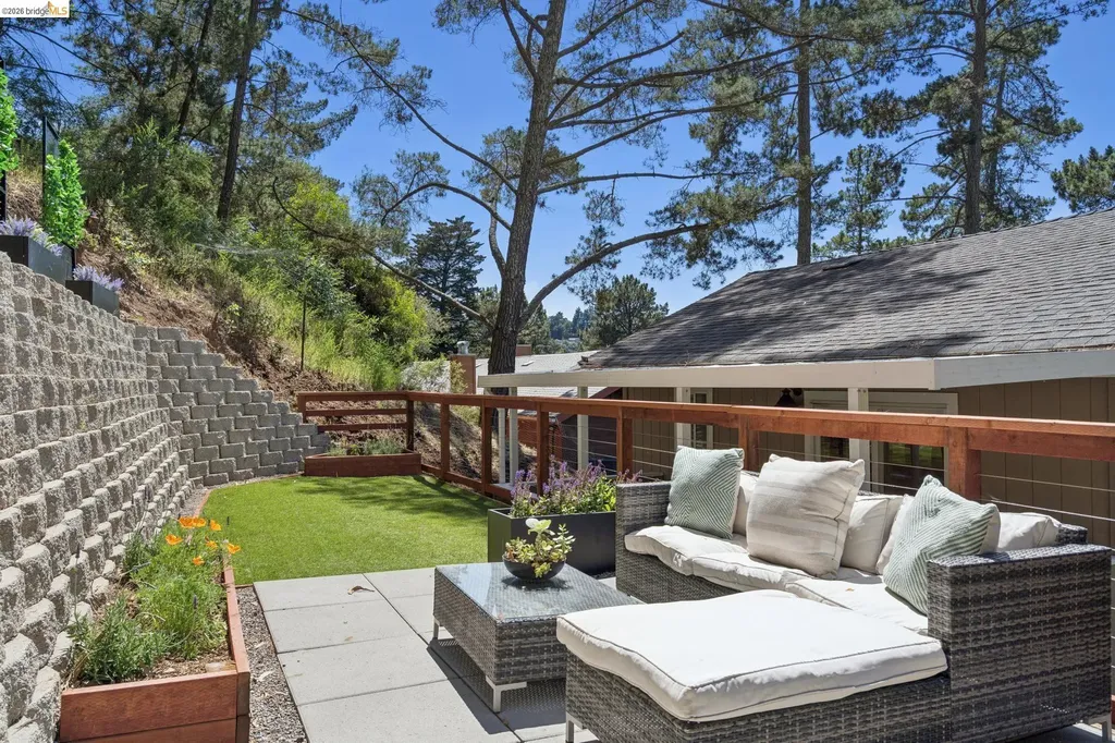 2170 Arrowhead Drive Oakland CA 94611