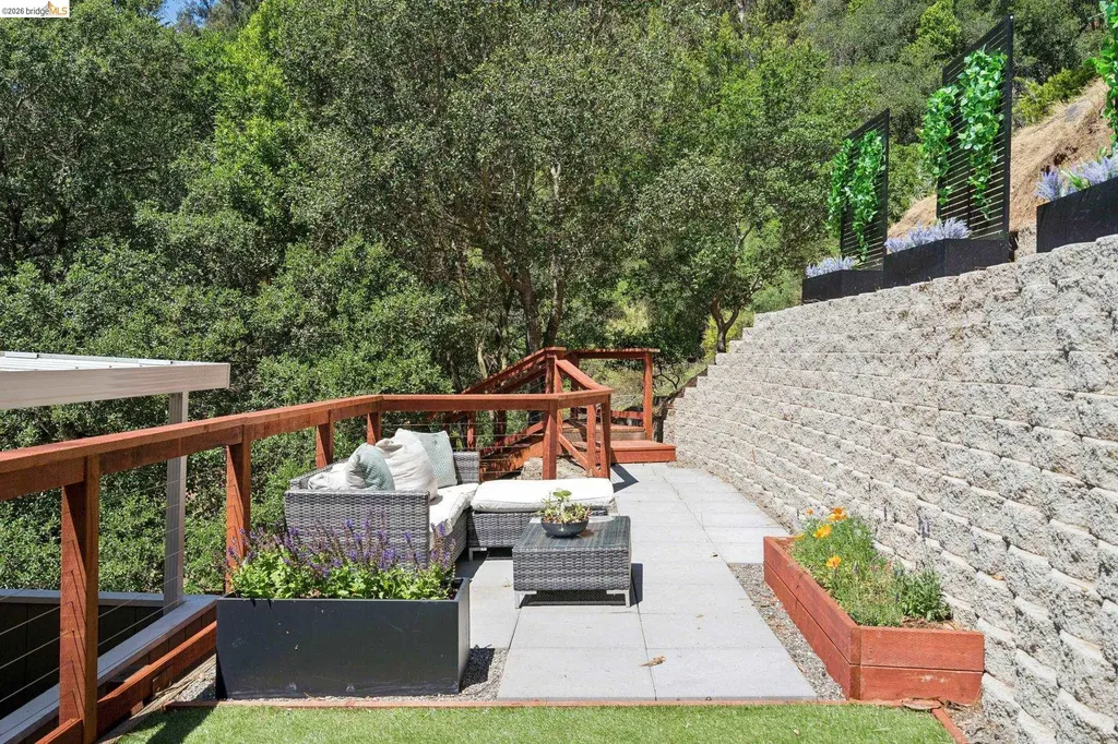 2170 Arrowhead Drive Oakland CA 94611