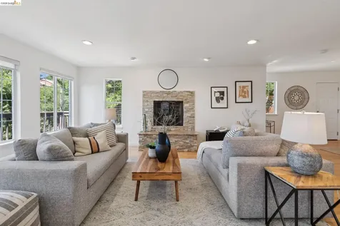 2170 Arrowhead Drive Oakland CA 94611