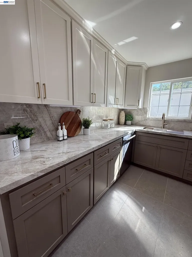 3933 Midvale Avenue Oakland CA 94602