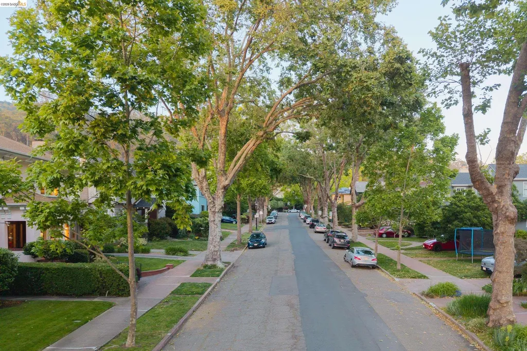 2909 Forest Avenue Berkeley CA 94705