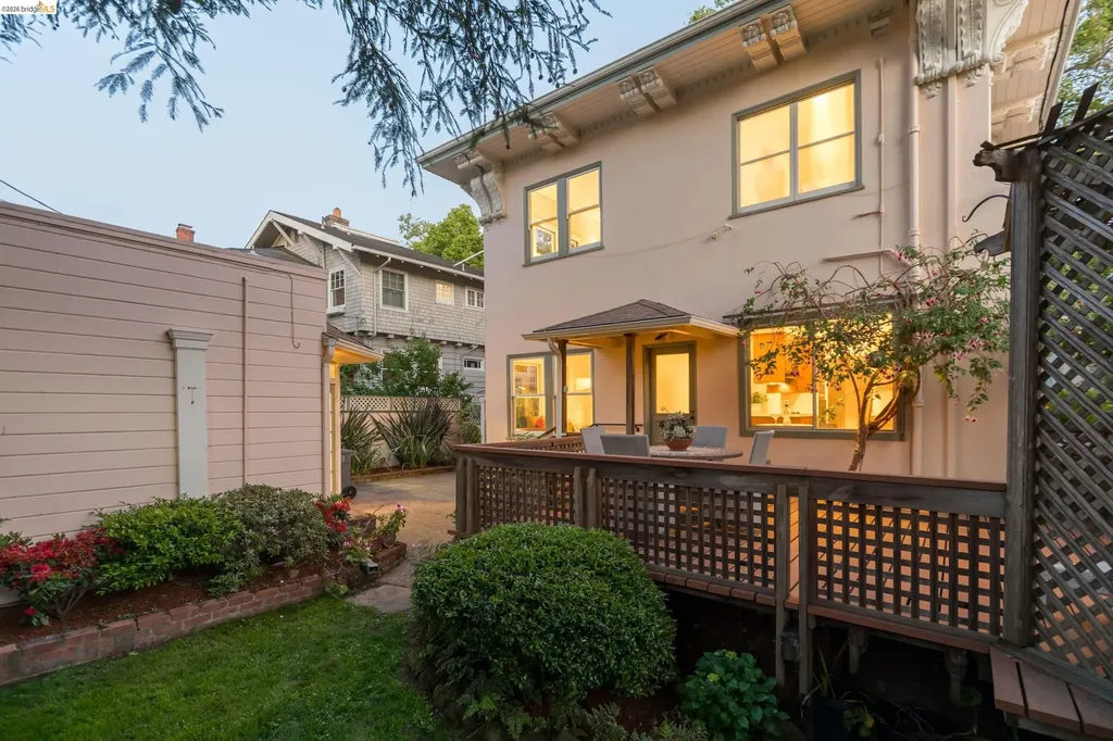 2909 Forest Avenue Berkeley CA 94705