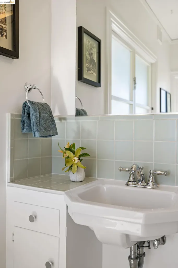 2909 Forest Avenue Berkeley CA 94705