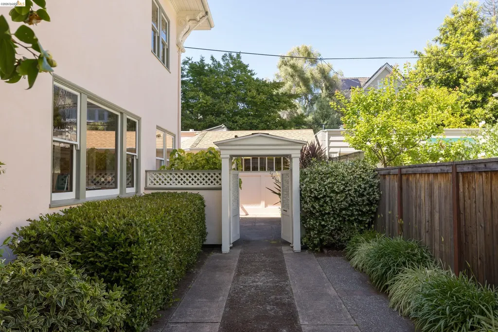 2909 Forest Avenue Berkeley CA 94705